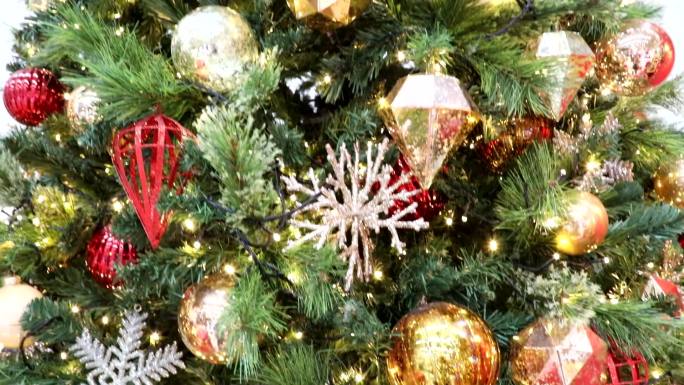 圣诞树装饰平安夜礼物视频素材