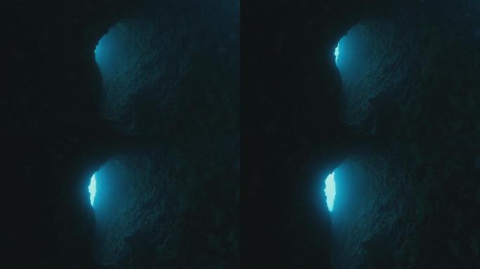 黑暗的水下隧道视频素材