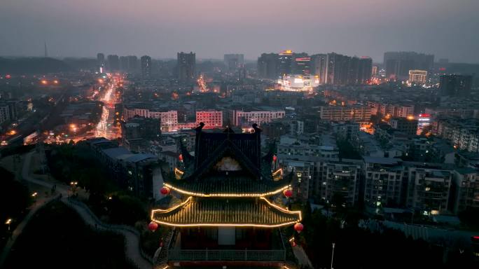 航拍城市中的阁楼夜景