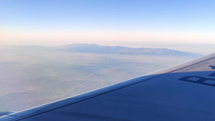 万米高空飞机日出云海大山大河黄河机翼航拍