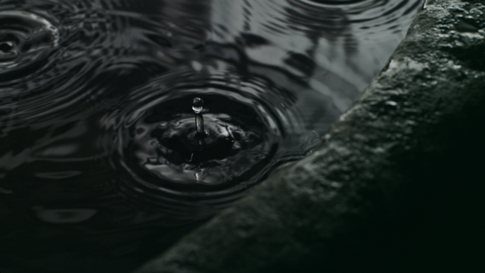 禅意下雨宁静概念意境屋檐雨滴哲学中式自然