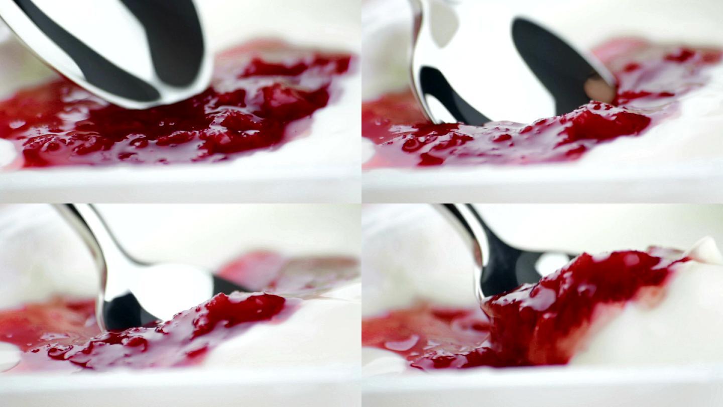 汤匙上健康草莓和白色酸奶的特写镜头