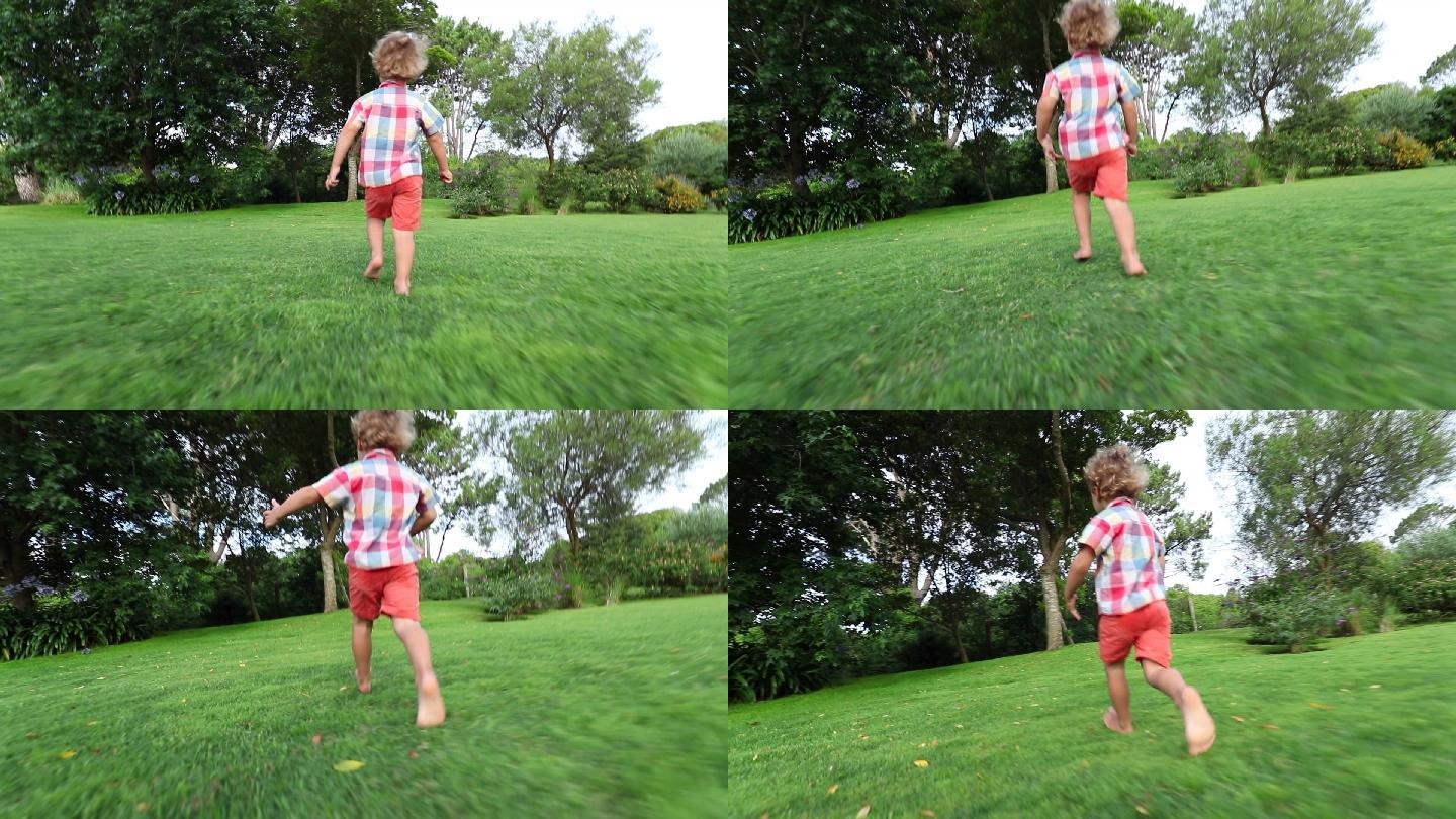 草地上奔跑的小男孩
