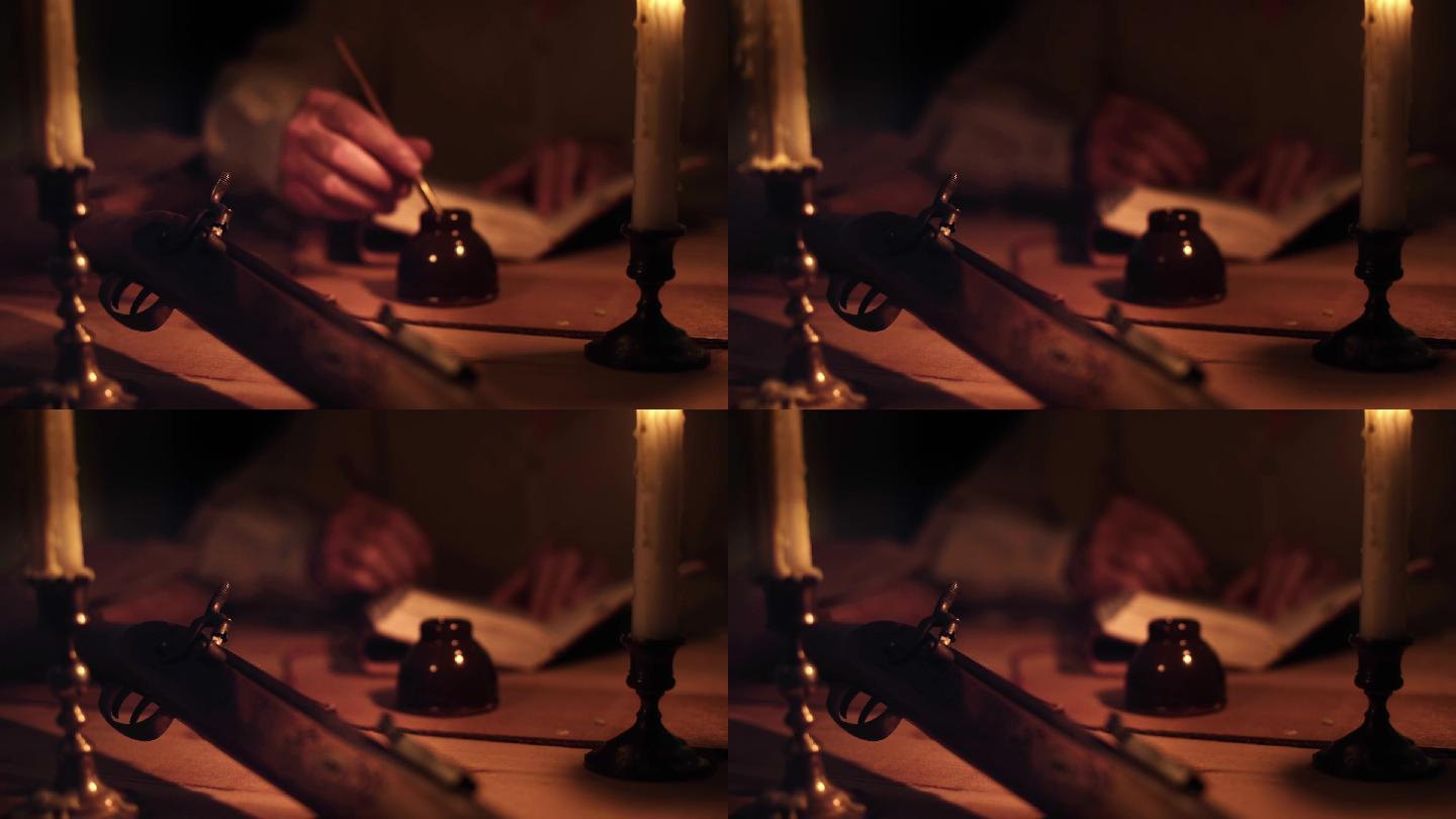 用浸笔在烛光下写日记。