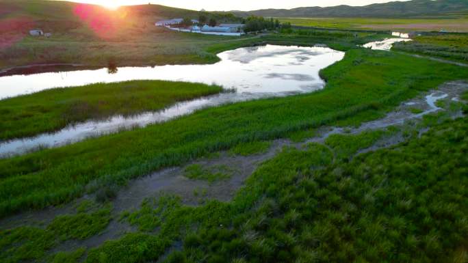 5.4k航拍夕阳下的草原及河流