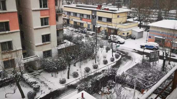 4K视频素材.北方城市住宅区的雪景