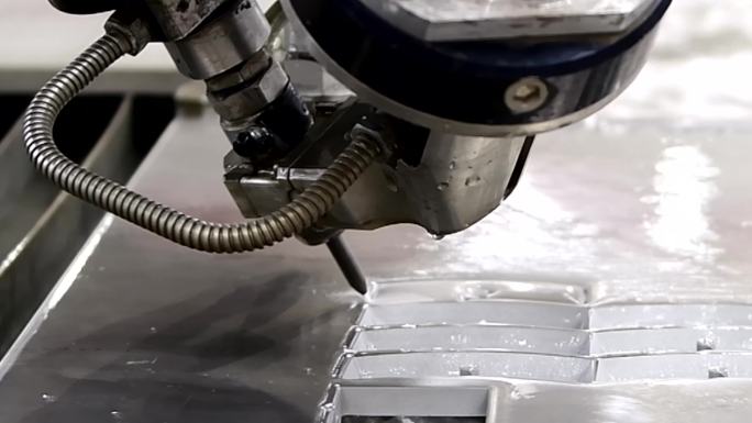 数控水射流切割钢板的机器，工业金属加工