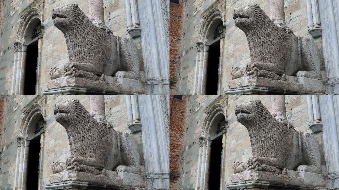 狮子雕像-帕尔马大教堂