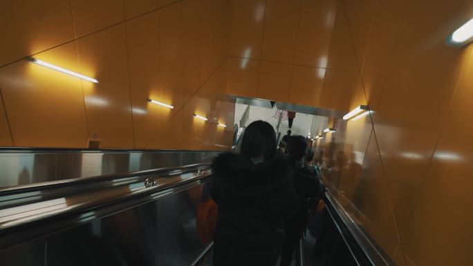 疫情下的地铁交通 地铁扶梯 冷清的地铁站