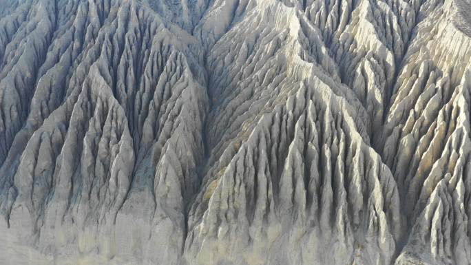 新疆奇特的独山子大峡谷特写航拍