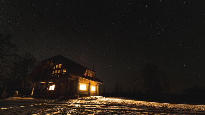 夜间的小木屋夜景晚上屋子冬天