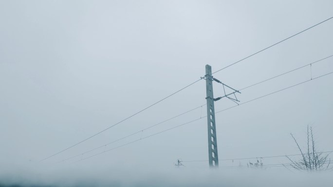 下雪中的绿皮火车 铁路 火车 旅游 交通