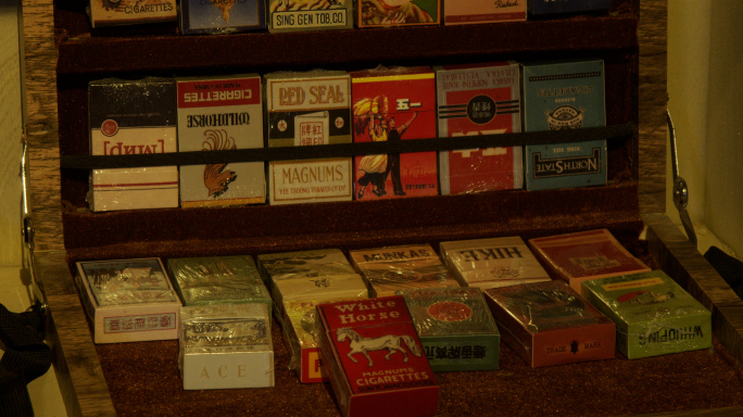 80年代老物件，小人书，香烟