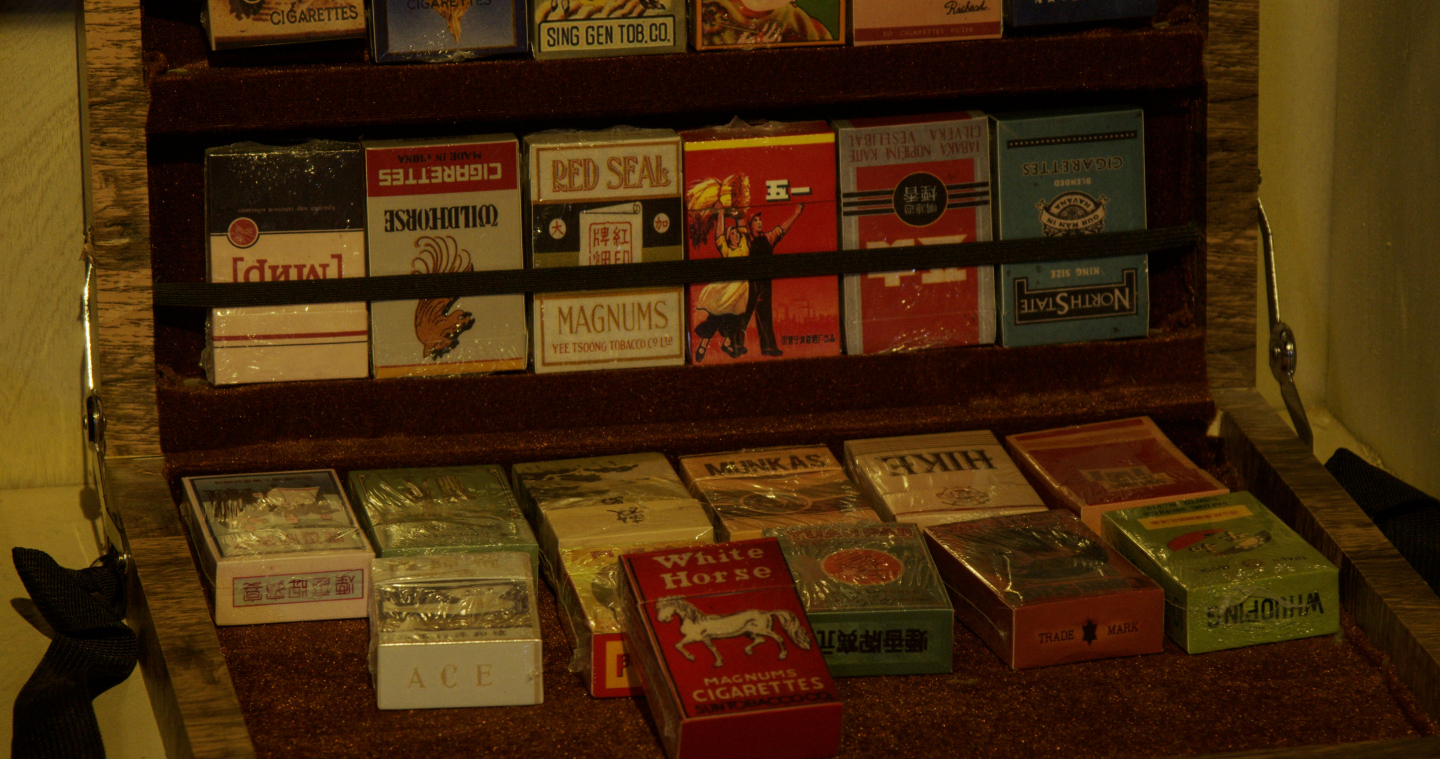 80年代老物件，小人书，香烟