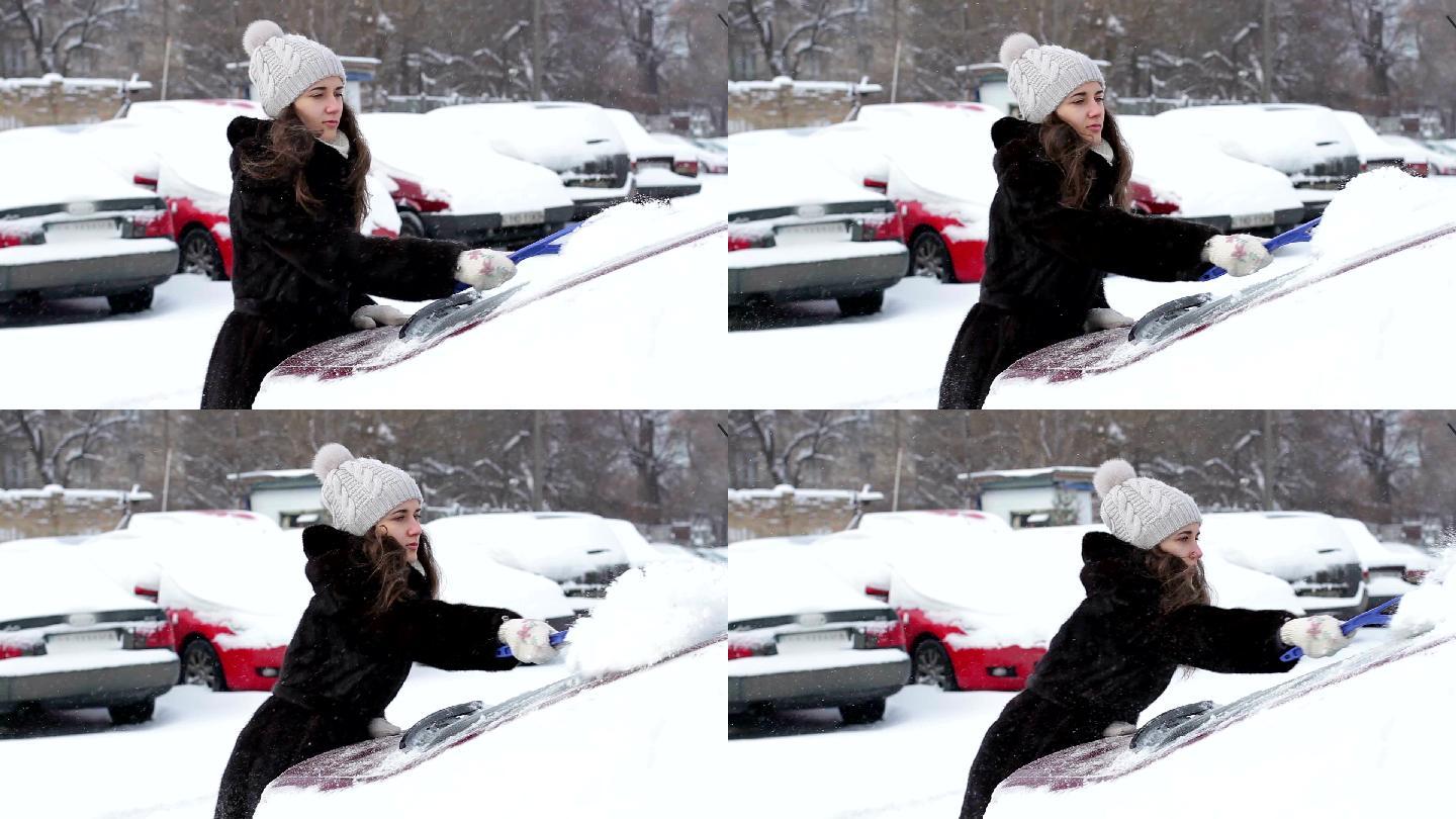 女孩在雪中清洗车。