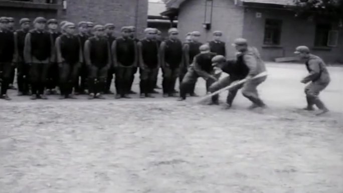 60年代士兵训练摔跤