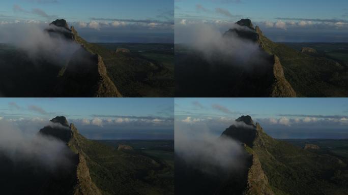 在山峰上航拍的海景风光素材