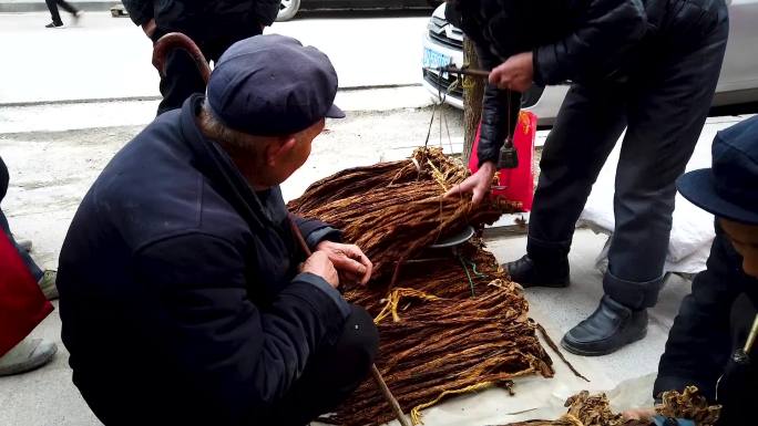 集市买卖称烟草