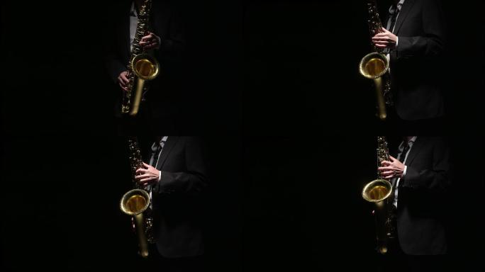 男人吹奏萨克斯管视频素材