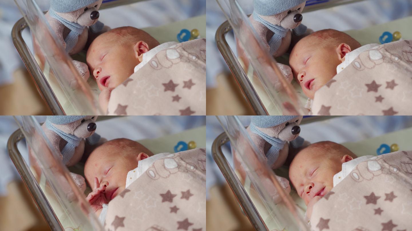 产科医院婴儿床内新生儿出生后一小时