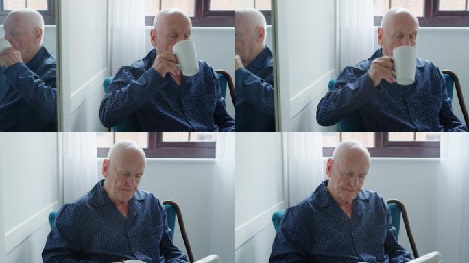 一名老人在家喝咖啡时看报纸