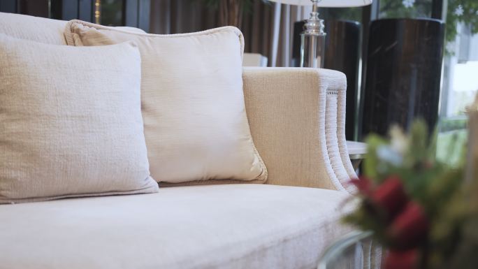 特写沙发靠垫，豪华家居室内装饰概念