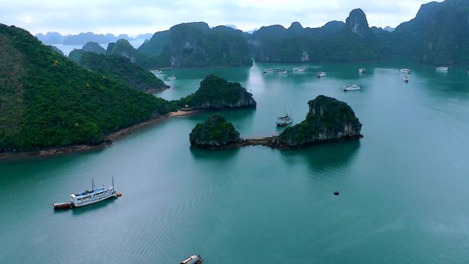 夏龙湾全景越南旅游胜地天堂岛香炉石