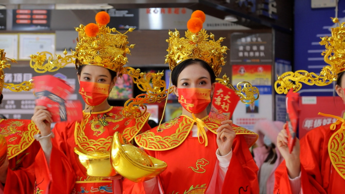 财神送红包，新年财神地铁送财