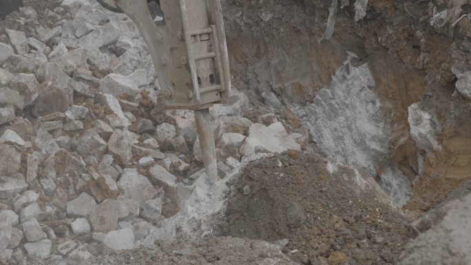 工地挖掘机处理地基+未调色