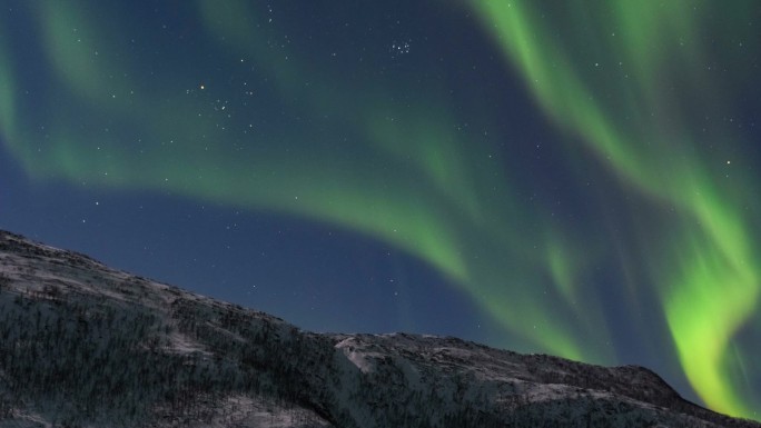 夜空中的北极光夜空静谧神秘天光北欧星空