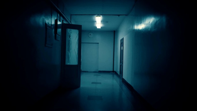 又长又暗的走廊钟幽暗黑暗