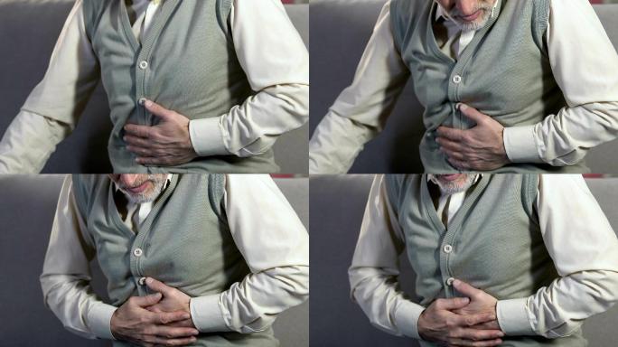 老人感觉胃部剧烈疼痛