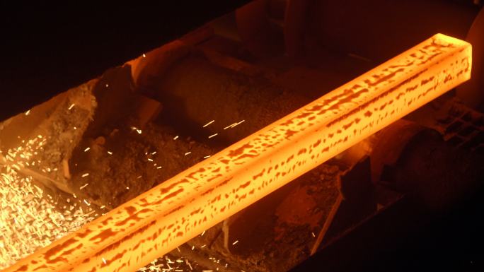 冶金厂热钢坯连铸高温打铁锤炼捶打火星火花