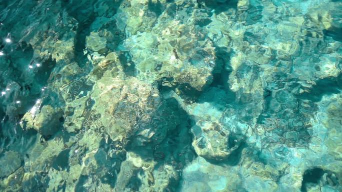 撒丁岛绿松石和透明海的视频