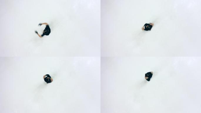 一个女孩在溜冰场上快速旋转的俯视图