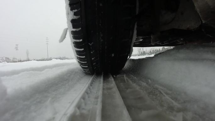 开车雪地车辙升格慢动作