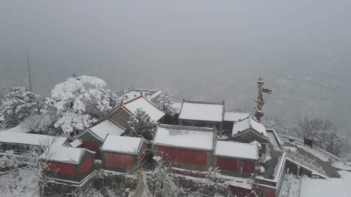 航拍雪后的北京门头沟妙峰山景区