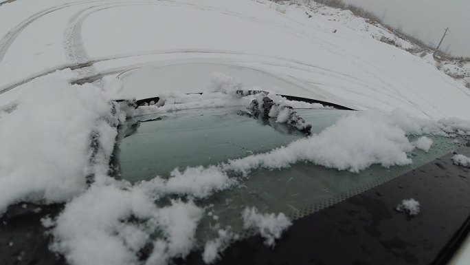 下雪天雨刷器工作升格慢动作