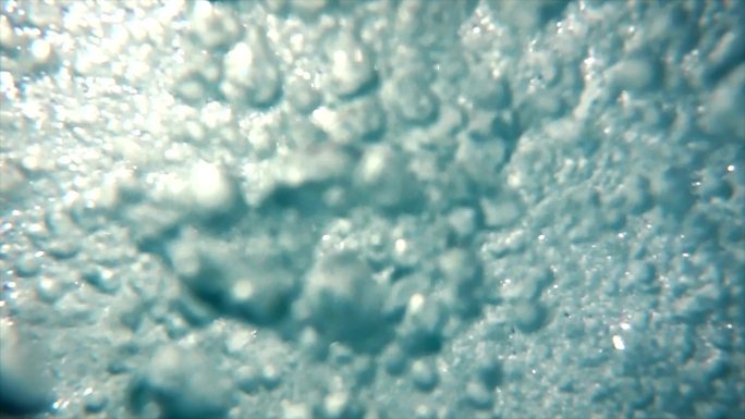 水下气泡的镜头水泡升腾碳酸饮料泡沫解渴冰