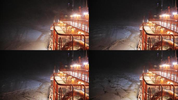 破冰船夜间航行甲板上的景色