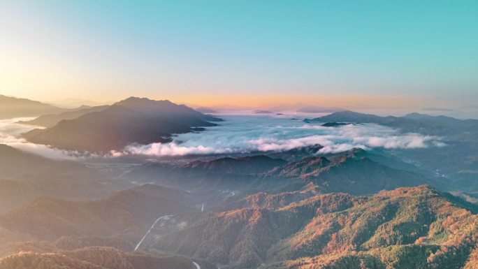 4K航拍大山清晨远处云海