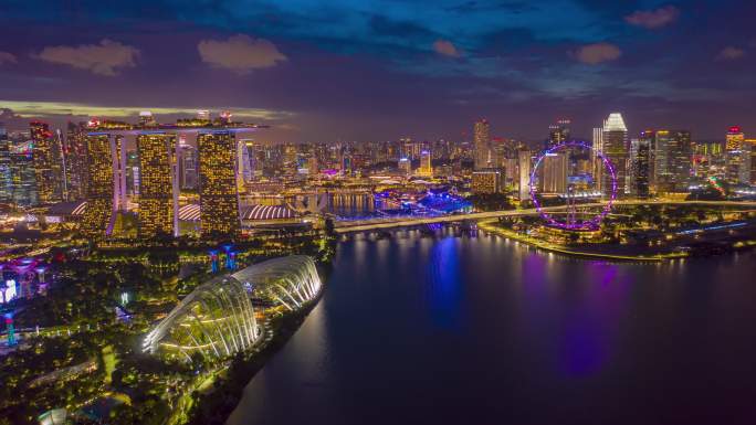 夜幕下新加坡城市天际线