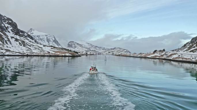 挪威罗弗敦群岛冬季渔船