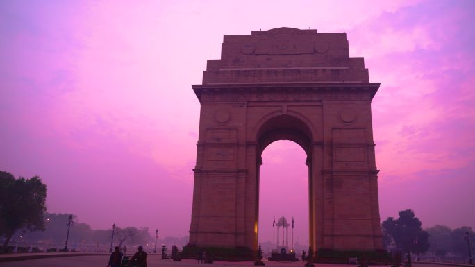 美丽的日出时的印度门