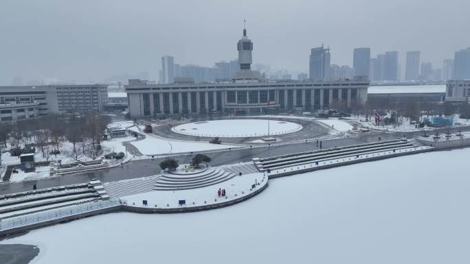 天津海河天津站前广场雪景 环绕航拍