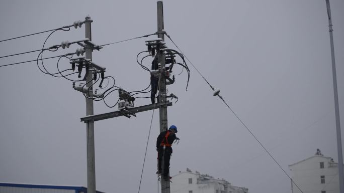 恶劣天气电力抢修