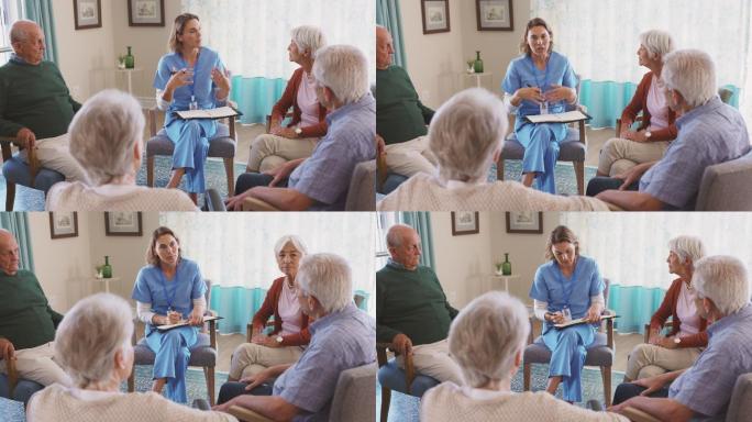 护士与老年人交谈关爱老人白发