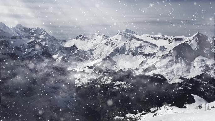 乌云雪山飘雪