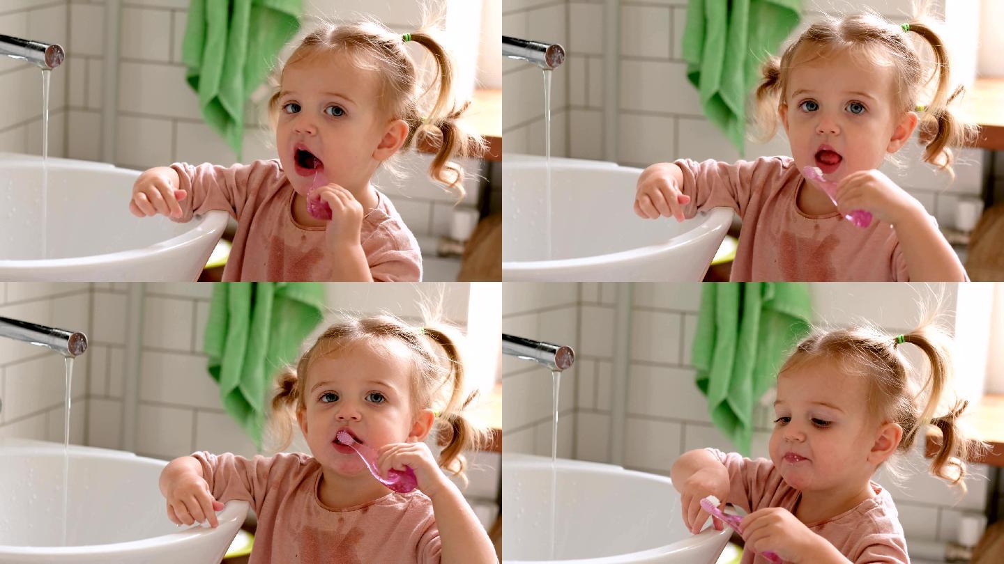 女婴在浴室刷牙