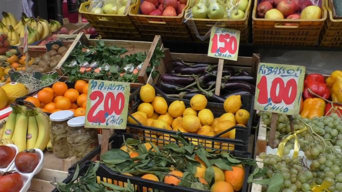 街头市场的水果和蔬菜